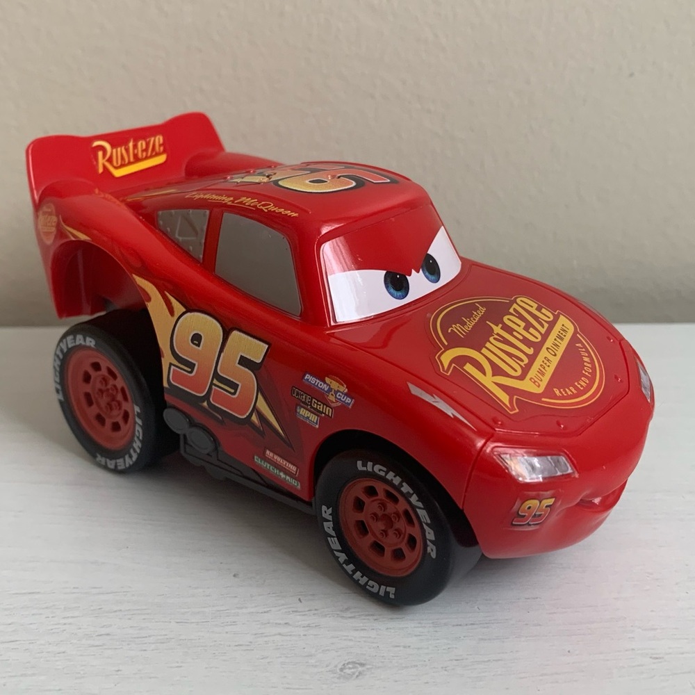 Disney Pixar Cars 3 Revvin’ Action Lightning McQueen Plastic 2016 Mattel